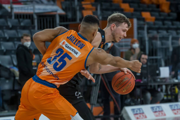 员建立深厚 员建立深厚